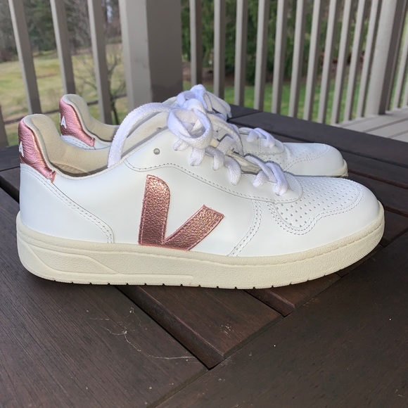 veja metallic pink